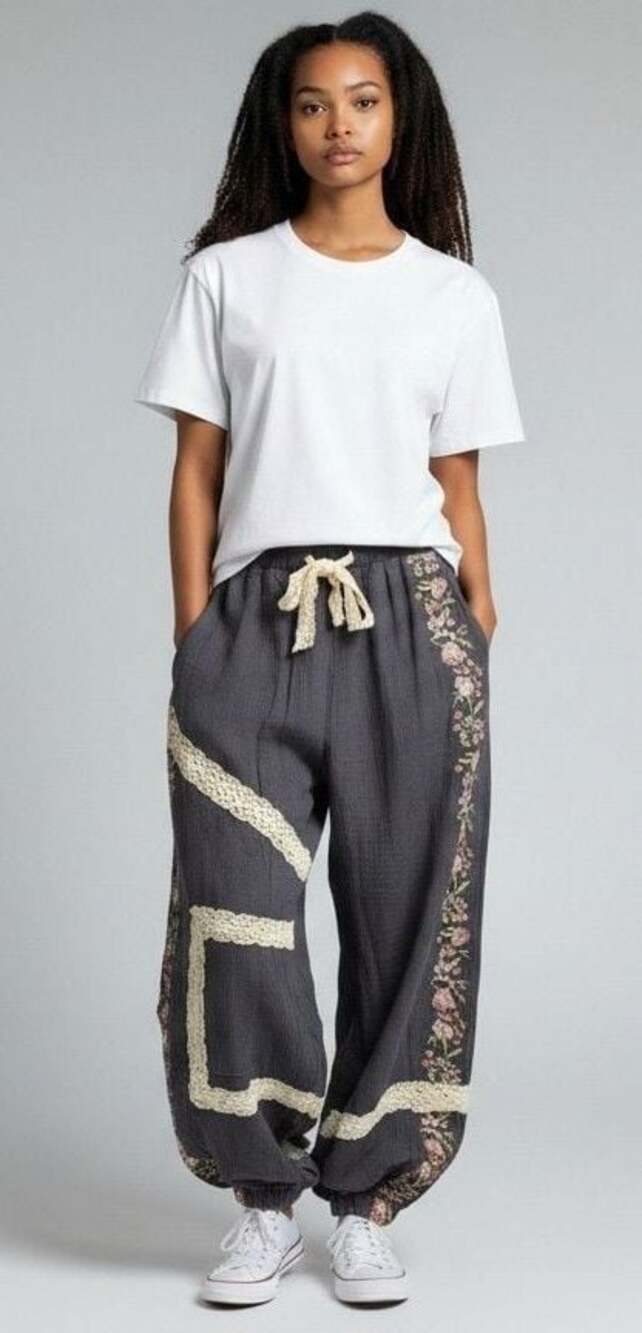 POL Charcoal Double Gauze Floral Embroidered Lace Trim Boho Joggers
Sz S